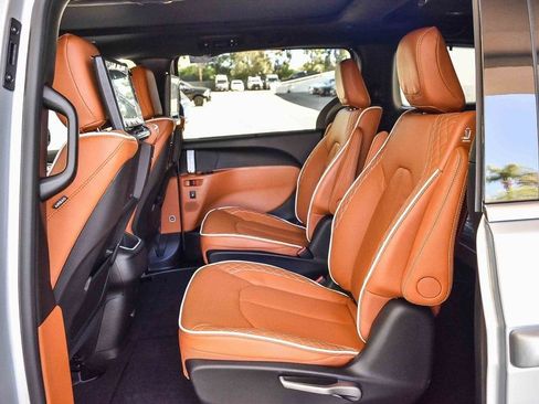 New 2026 Chrysler Pacifica Pinnacle w/ Trailer Tow Group image 19