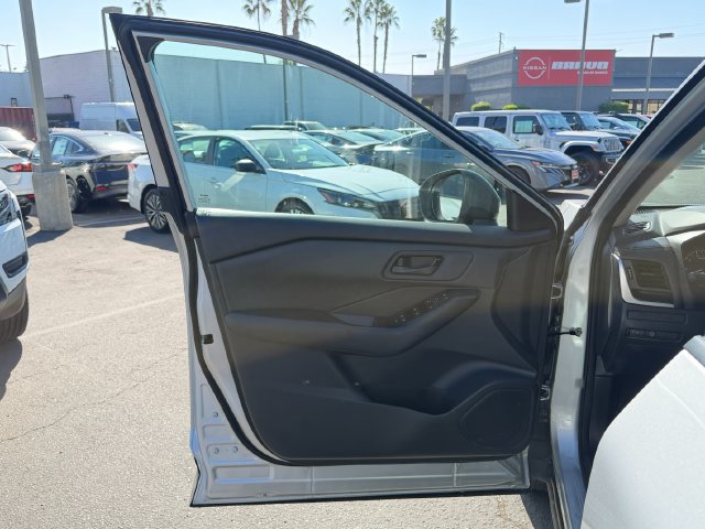 Used 2024 Nissan Rogue S AWD/4WD image 12