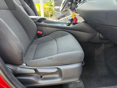 Used 2019 Toyota C-HR LE FWD image 33