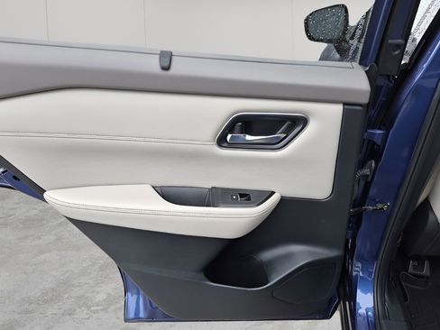 Used 2021 Nissan Rogue SL w/ Premium Package image 17