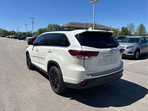 Used 2019 Toyota Highlander SE w/ Protection Package #3 AWD/4WD image 3