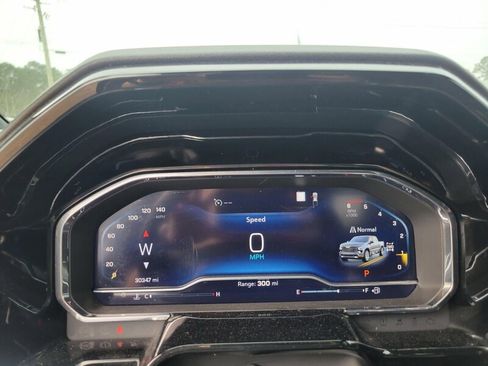 Used 2023 Chevrolet Silverado 1500 High Country w/ Technology Package image 13