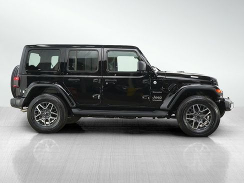 Used 2024 Jeep Wrangler Unlimited Sahara w/ Technology Group AWD/4WD image 7