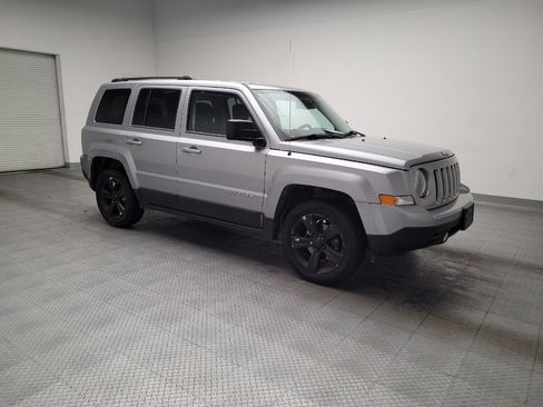 Used 2017 Jeep Patriot Latitude FWD image 11