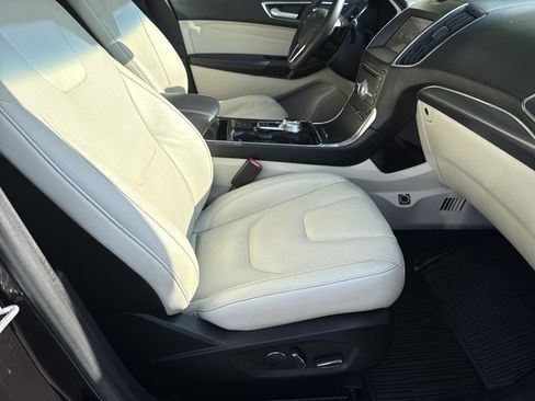 Used 2019 Ford Edge Titanium w/ Equipment Group 301A AWD/4WD image 13