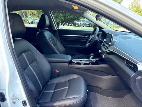 Used 2024 Nissan Altima 2.5 SR image 12