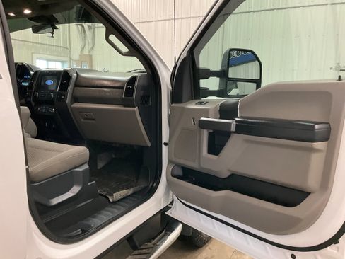 Used 2022 Ford F250 XLT w/ XLT Value Package AWD/4WD image 16