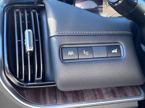 New 2025 Nissan Armada SL w/ Captain's Chari Seat Package image 13