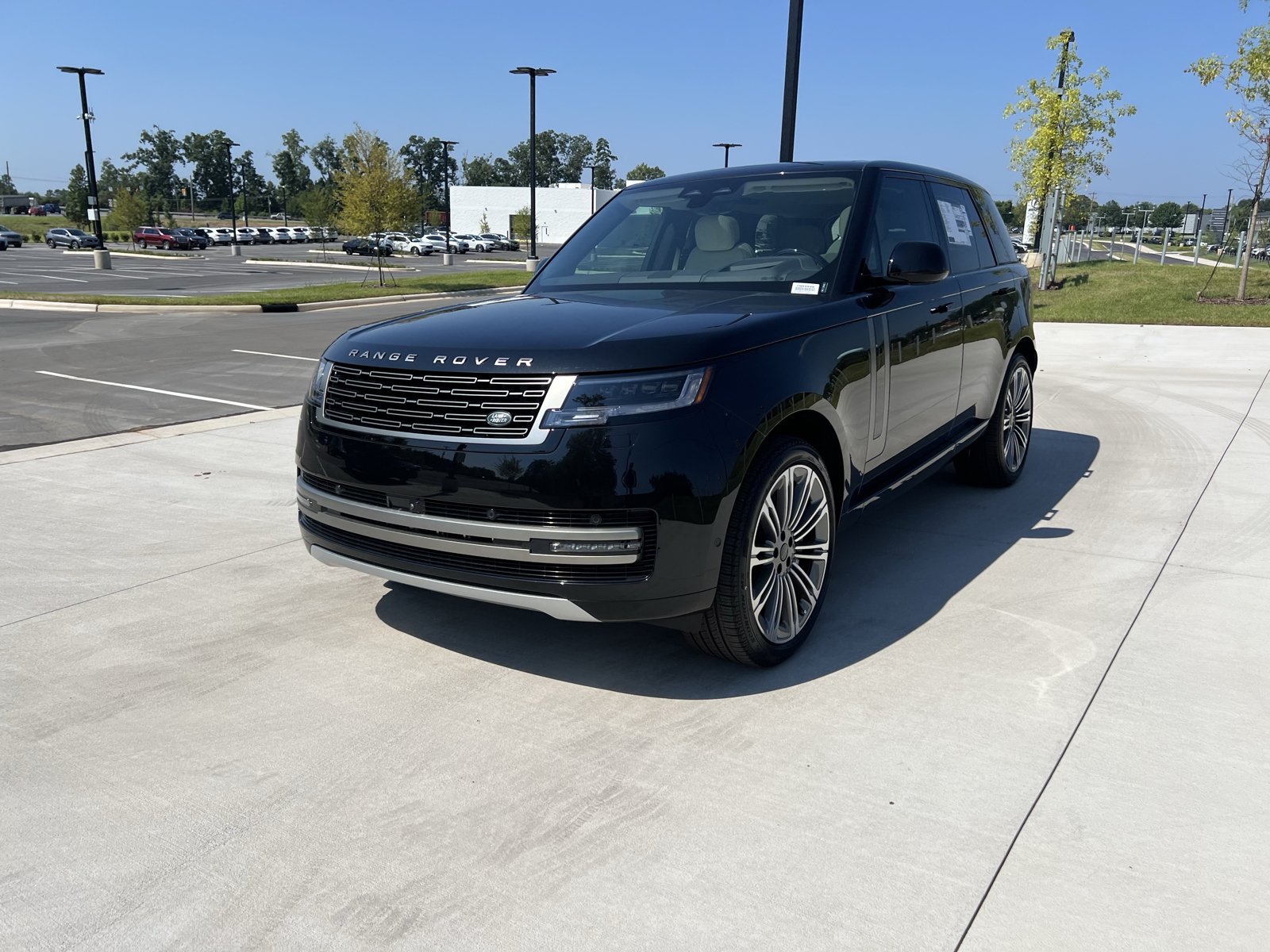 New 2026 Land Rover Range Rover SE AWD/4WD image 1
