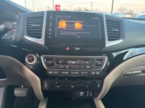 Used 2017 Honda Pilot Touring image 19