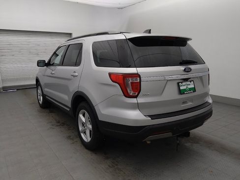 Used 2019 Ford Explorer XLT image 5