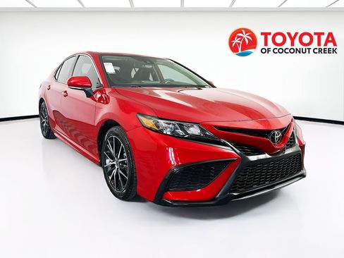 Used 2023 Toyota Camry SE w/ Cold Weather Package FWD image 1