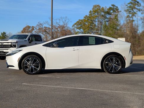 Used 2024 Toyota Prius XLE image 6