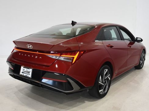 Used 2025 Hyundai Elantra SEL FWD image 4