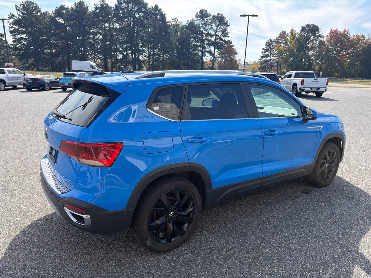 Used 2023 Volkswagen Taos SE w/ Panoramic Sunroof Package AWD/4WD image 10