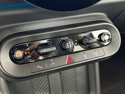 Certified 2025 MINI Cooper 2-Door Hardtop image 15