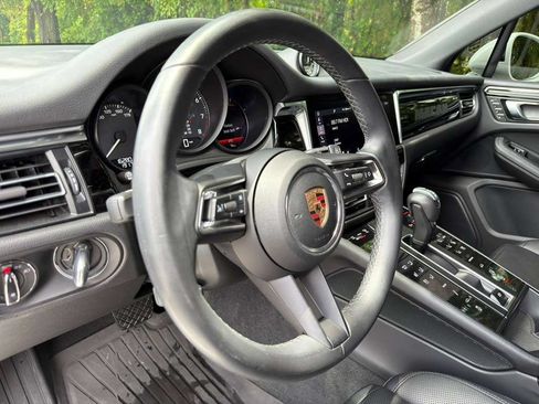Certified 2024 Porsche Macan AWD/4WD image 9