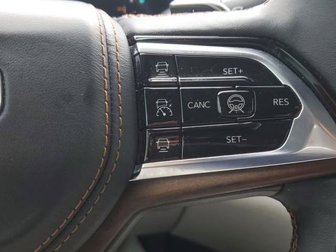 Used 2022 Jeep Grand Cherokee Summit w/ Luxury Tech Group V AWD/4WD image 28