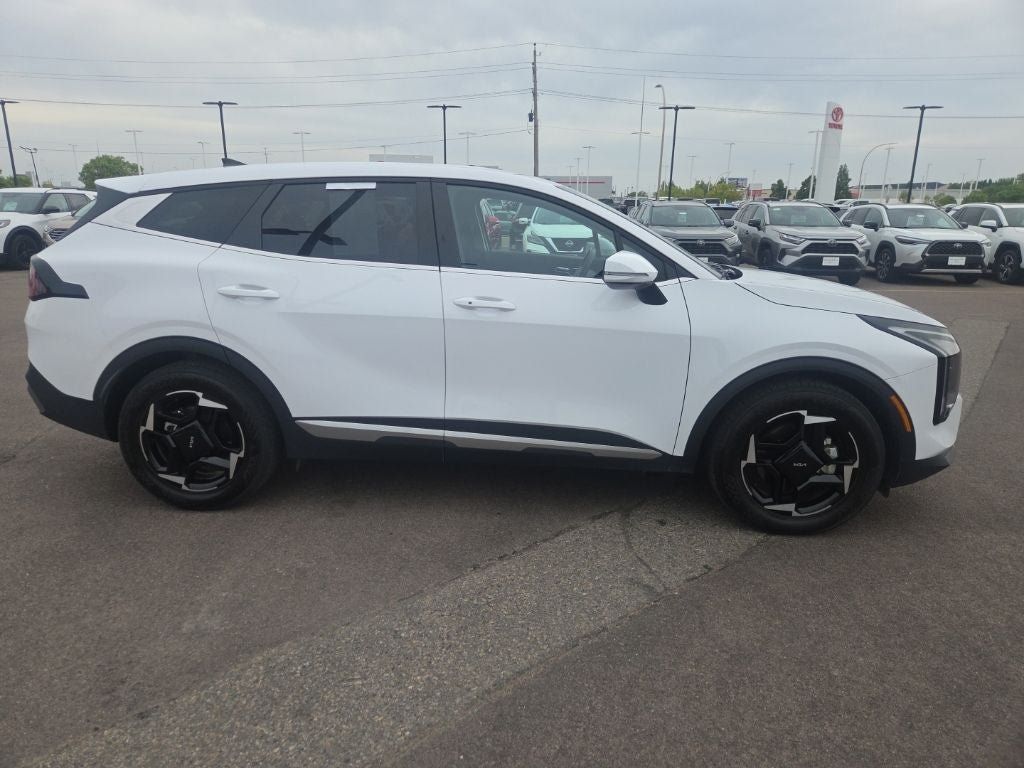 Used 2026 Kia Sportage EX FWD image 4