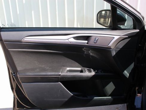 Used 2020 Ford Fusion SE image 7