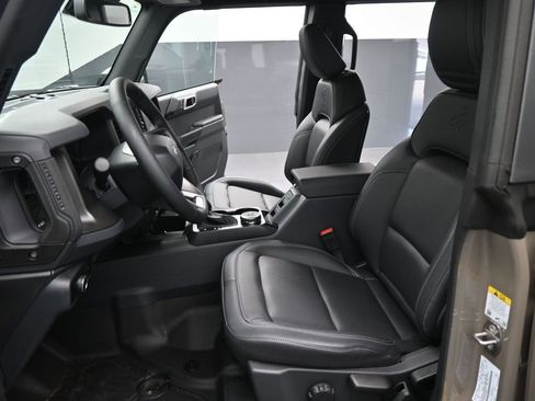 Certified 2025 Ford Bronco Badlands image 6