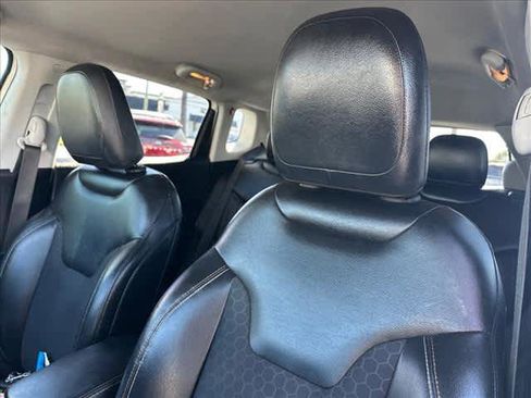 Used 2018 Jeep Compass Latitude w/ Popular Equipment Group AWD/4WD image 16