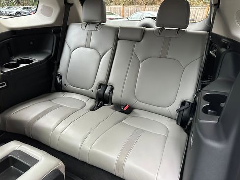 Used 2023 Honda Pilot Touring image 17