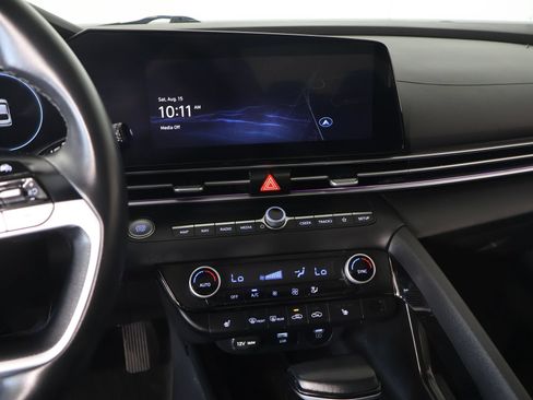 Used 2025 Hyundai Elantra SEL FWD image 5