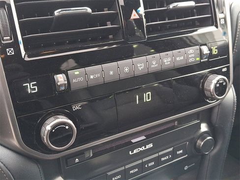 Used 2023 Lexus GX 460 Premium image 17