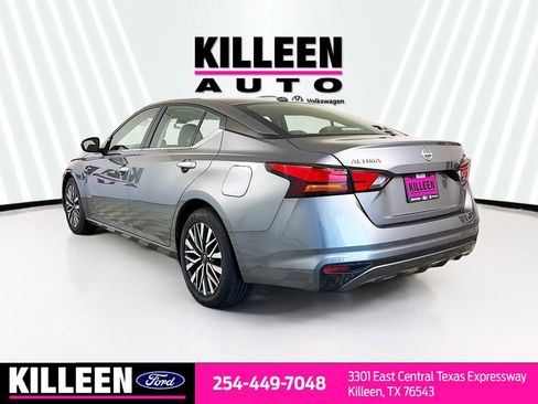 Used 2023 Nissan Altima 2.5 SV image 4