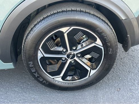 Certified 2025 Kia Niro EX image 36