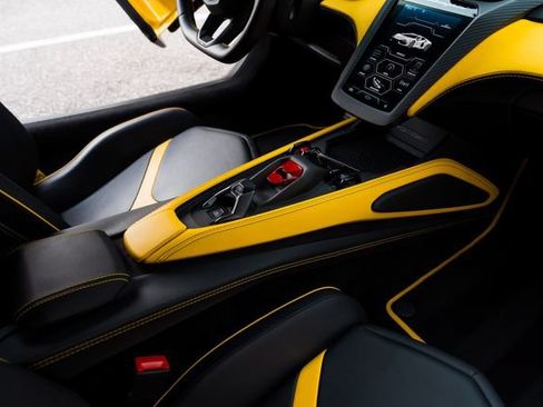 Used 2025 Lamborghini Revuelto AWD/4WD image 35