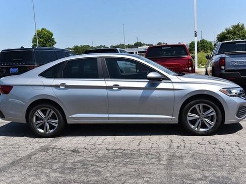 Certified 2023 Volkswagen Jetta SE FWD image 5
