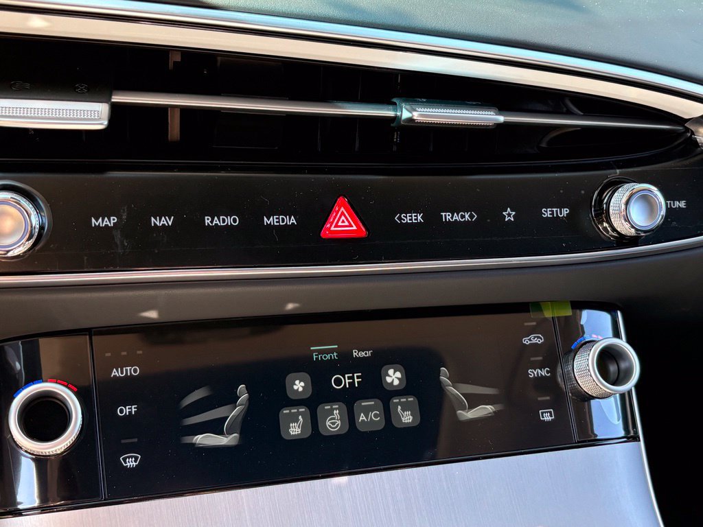 New 2027 Genesis GV70 2.5T Select AWD/4WD image 15