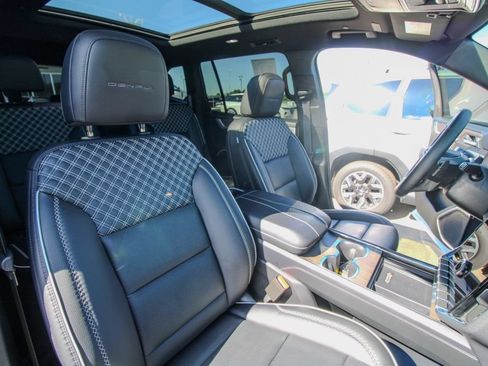 Used 2025 GMC Acadia Denali w/ Super Cruise Package AWD/4WD image 19