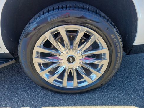 Used 2021 Cadillac Escalade Premium Luxury image 31