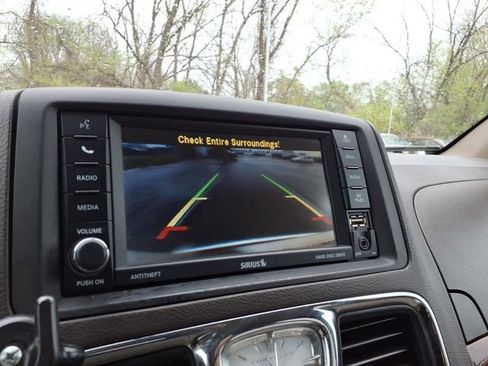 Used 2014 Chrysler Town & Country Touring FWD image 24