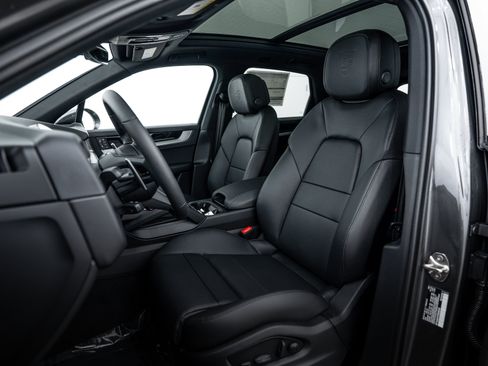 Certified 2026 Porsche Cayenne image 5