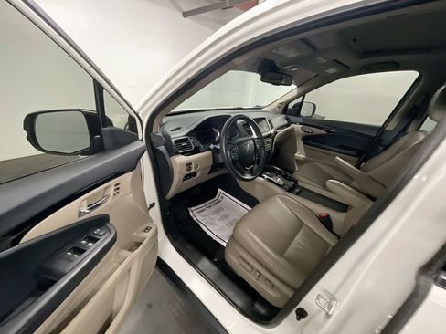 Used 2017 Honda Pilot Touring image 10