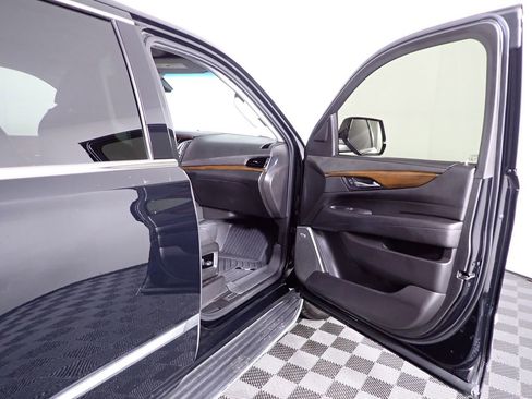 Used 2019 Cadillac Escalade 4WD image 40