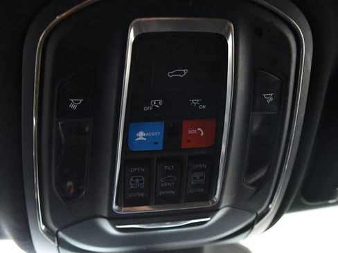 Used 2025 Jeep Grand Cherokee Limited 4xe AWD/4WD image 32