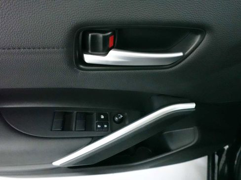 Used 2023 Toyota Corolla Cross XLE w/ Convenience Package image 11