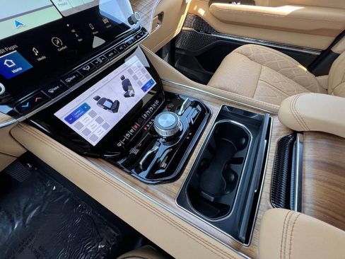 New 2023 Jeep Grand Wagoneer Series III image 40