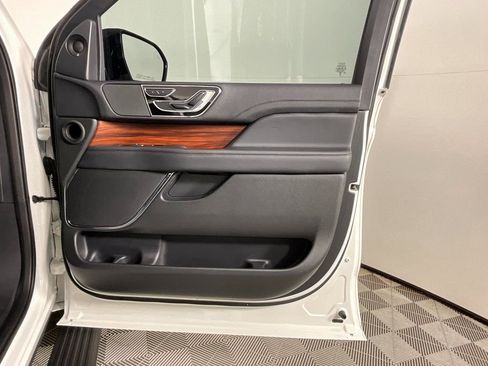 Used 2024 Lincoln Navigator Premiere AWD/4WD image 20