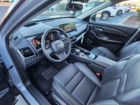 Used 2025 Nissan Rogue SL w/ Tech Package FWD image 19