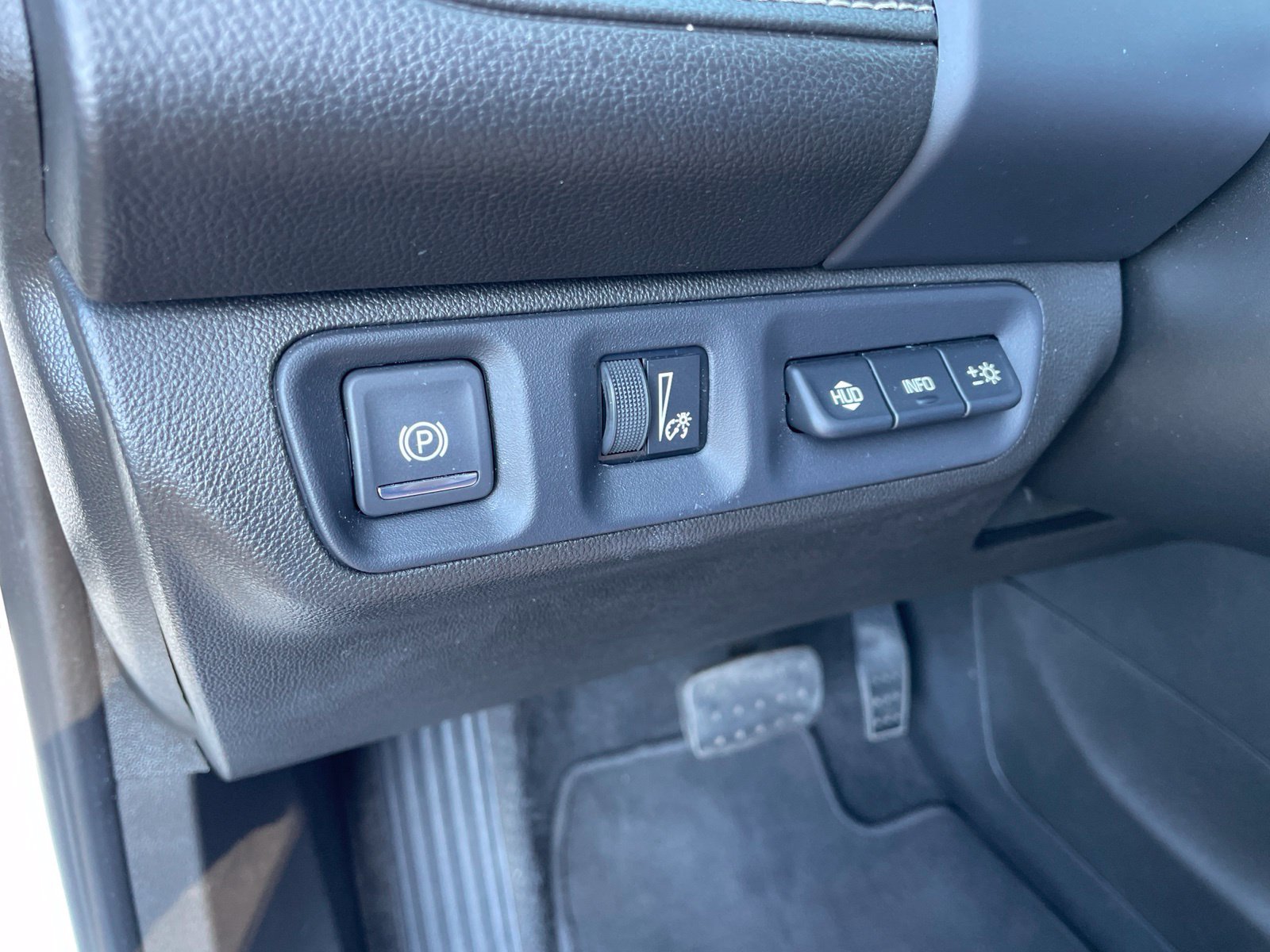 Used 2021 GMC Acadia Denali w/ Denali Technology Package FWD image 36