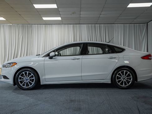 Used 2017 Ford Fusion SE FWD image 5