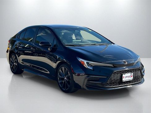 Used 2023 Toyota Corolla SE image 3