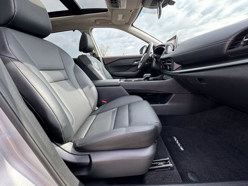 Used 2023 Nissan Rogue SV w/ SV Premium B Package image 12