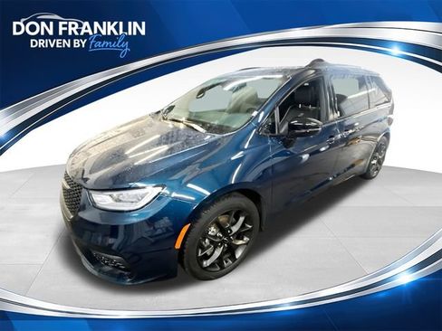 Used 2025 Chrysler Pacifica Limited FWD image 1